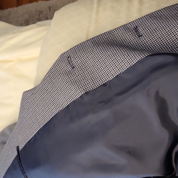 Mens sport coat size 46 long by Stafford. Slightly used blue/gray material. - Picture 4 of 7